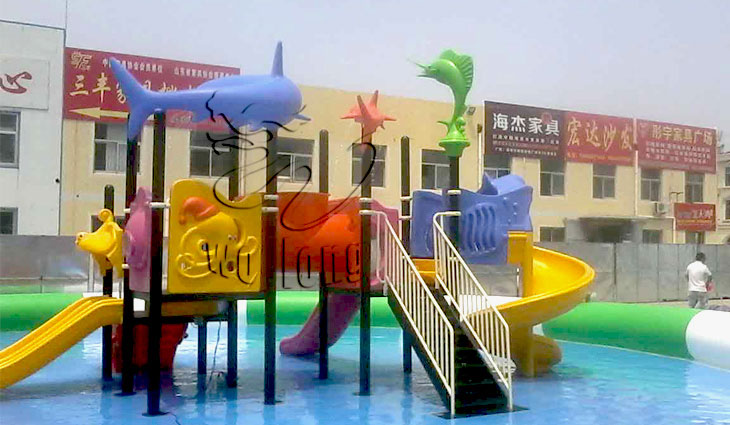 標(biāo)準(zhǔn)型水寨滑梯水池組合新型兒童夏季嬉水游樂(lè)趣味設(shè)施