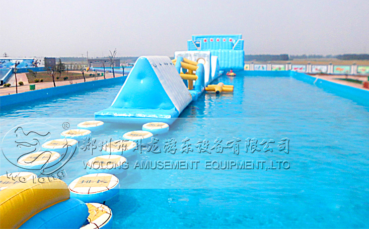 新型水上充氣沖關(guān)設(shè)備夏季水上趣味大沖關(guān)好玩的戲水游樂設(shè)備