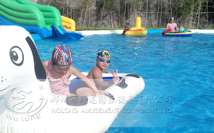 黑點(diǎn)狗趣味水上漂浮物兒童嬉水休閑運(yùn)動水上游樂設(shè)施
